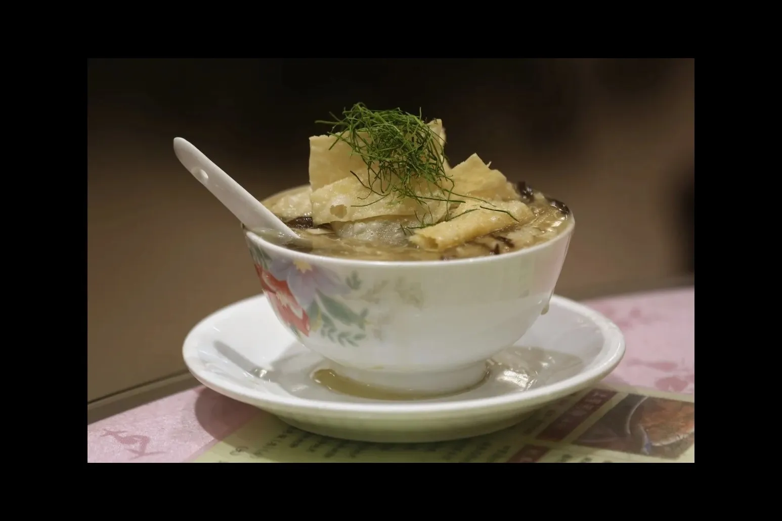 Sopa de más de 400 mil dong con 5 tipos de serpiente en Hong Kong