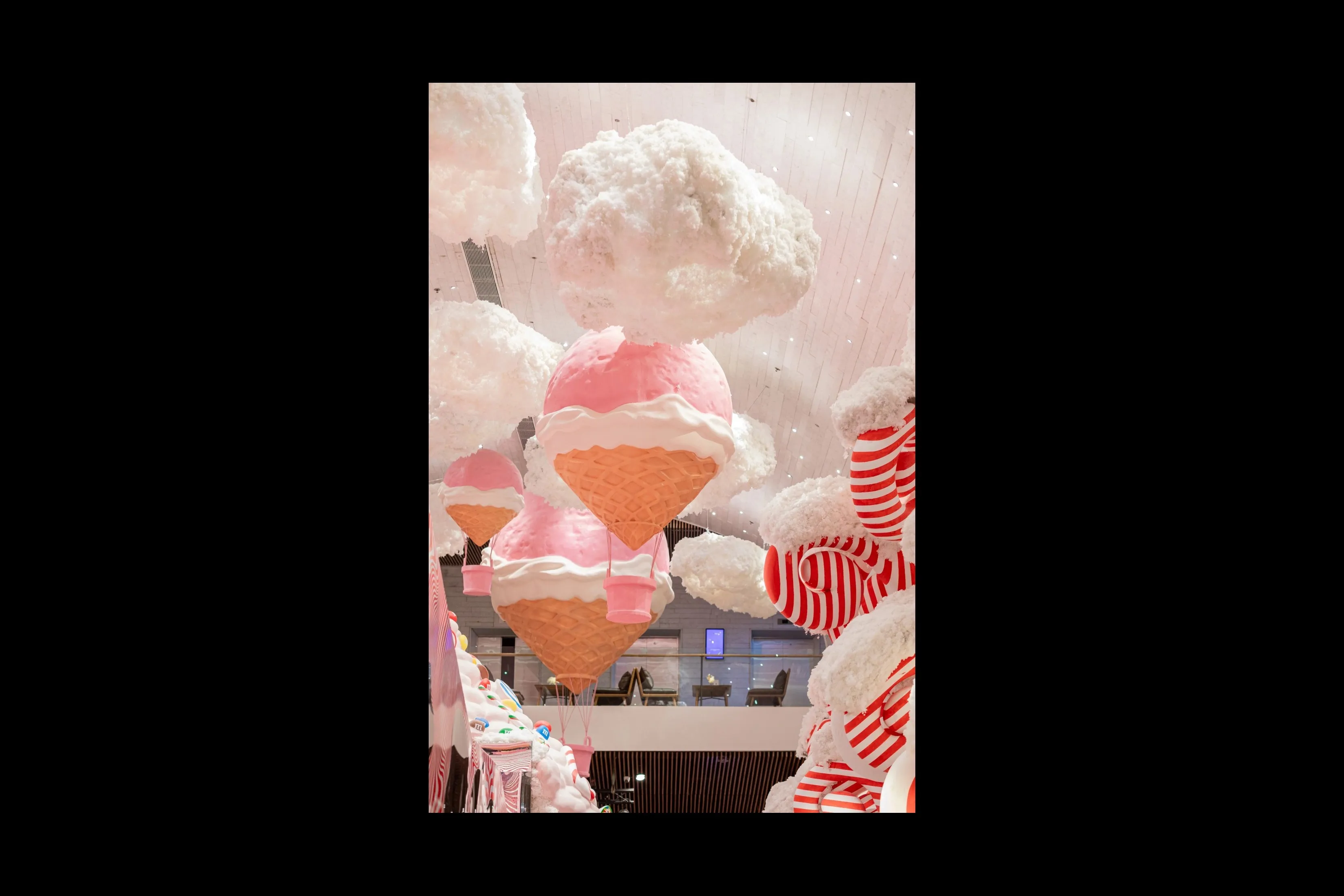 Árbol de Navidad armado con figuras de dulces en Ciudad Ho Chi Minh