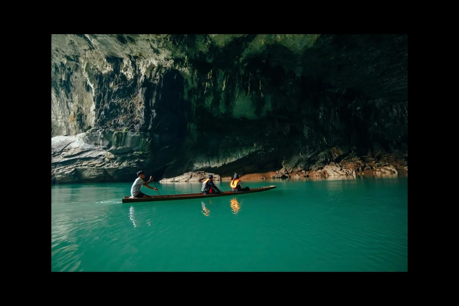 Explorar la cueva considerada como el “Sơn Đoòng de Laos”