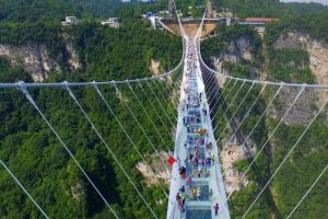Experiencia y contemplación del paisaje desde el Puente de Cristal Rồng Mây