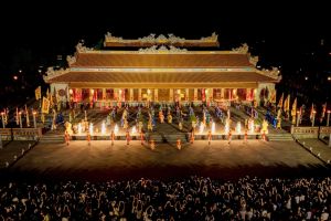 Ciudadela Imperial de Huế por la noche: una experiencia mágica que recrea los rituales de la dinastía Nguyễn