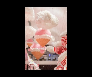 Albero di Natale realizzato con modelli di caramelle a Ho Chi Minh City